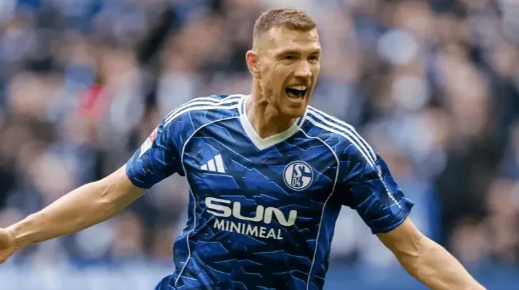 Edin Džeko odgovorio na pitanje o budućnosti: Šta je rekao navijačima Schalkea?