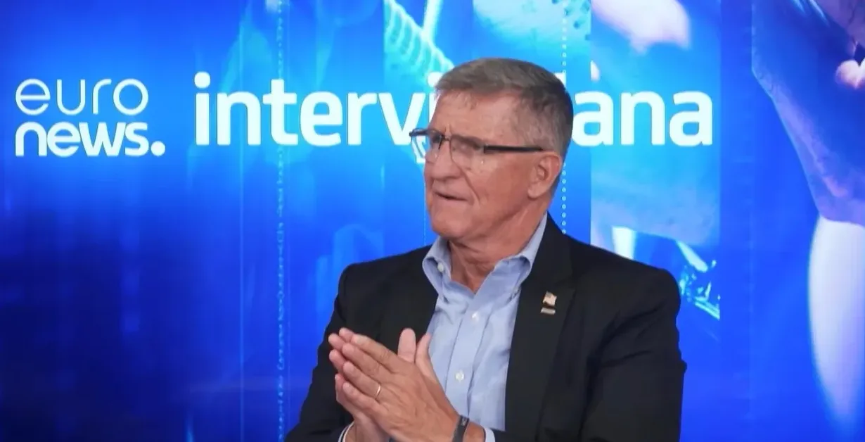 General Michael Flynn na intervjuu za Euronews