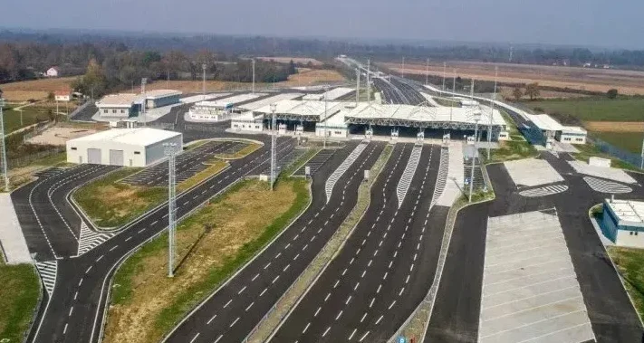 Zbog povećanog prometa produžen rad carinskog terminala u Gradišci