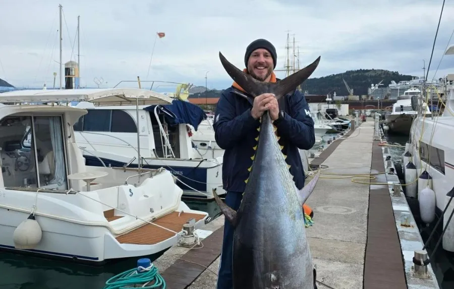 Ulov života: Crnogorski ribolovac savladao tunu od 82 kilograma