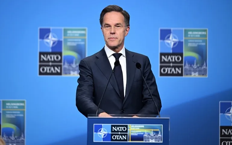Holandski premijer Mark Rutte govori za govornicom na samitu NATO-a u Helsingborgu.
