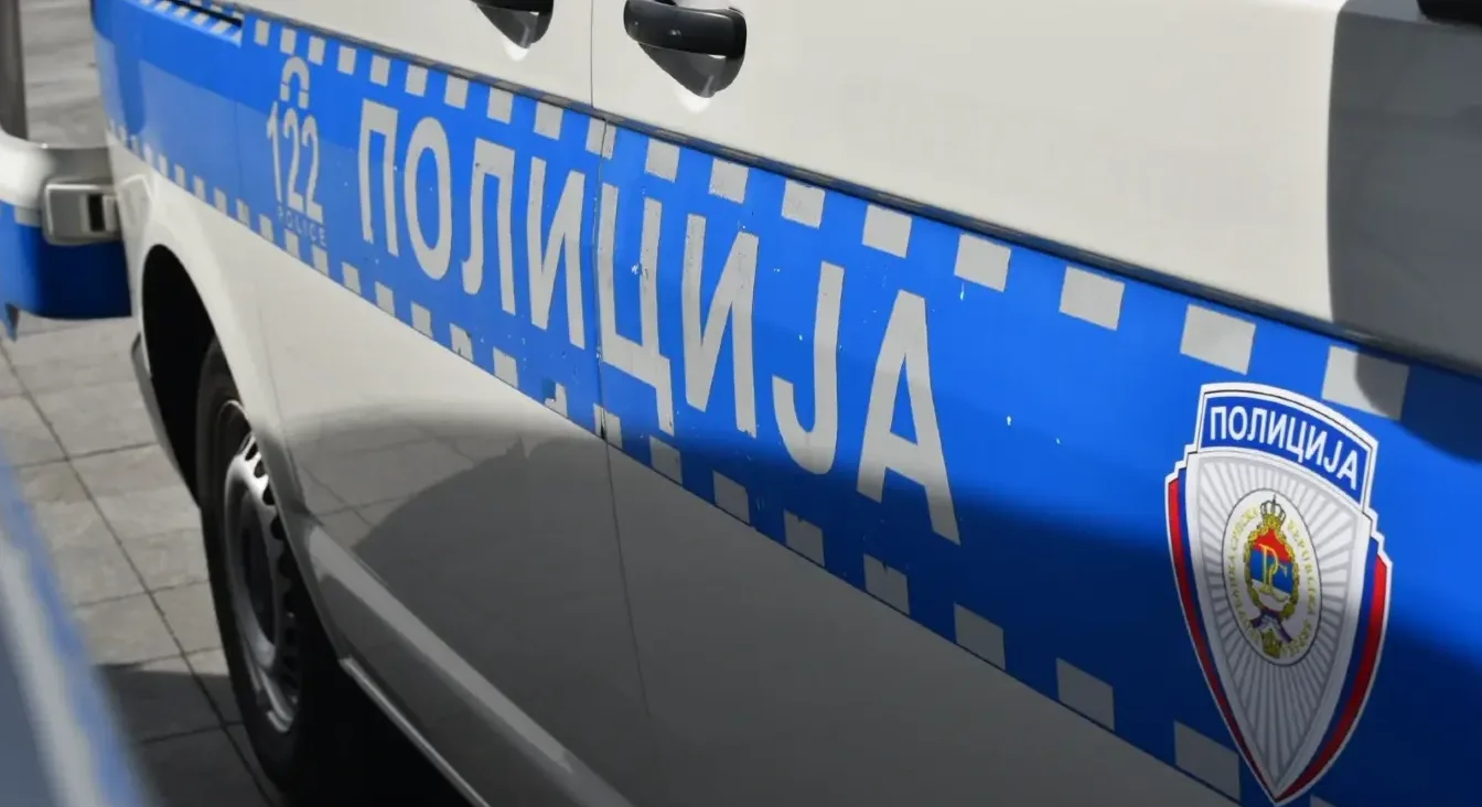 Teška saobraćajna nesreća: Vozač Škode teško povrijeđen