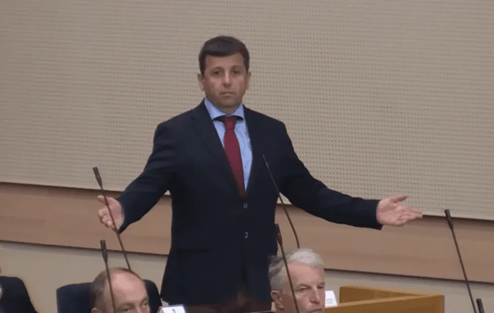 Izbačen iz skupštine: Vukanović napao Dodika i Šarovića, Stevandić trijumfovao