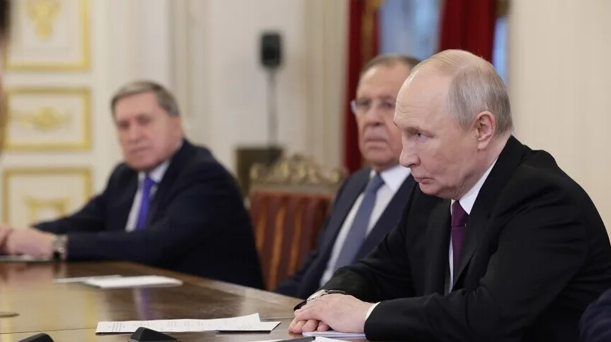 Vladimir Putin i Sergej Lavrov na sastanku