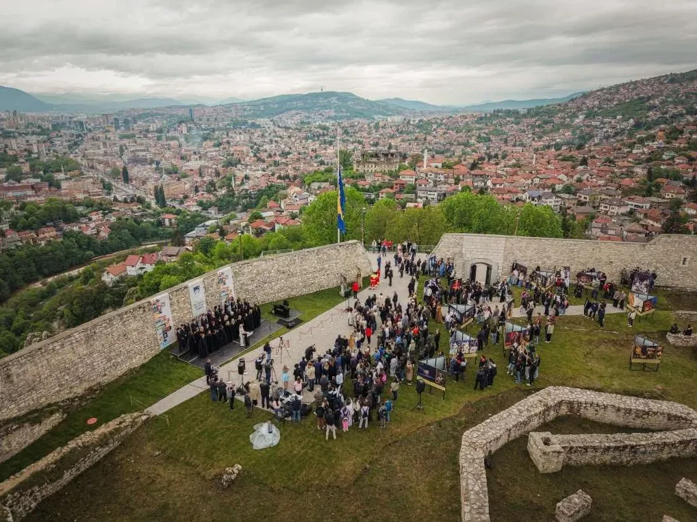 Pogled na Sarajevo sa Žute tabije tokom svečanosti