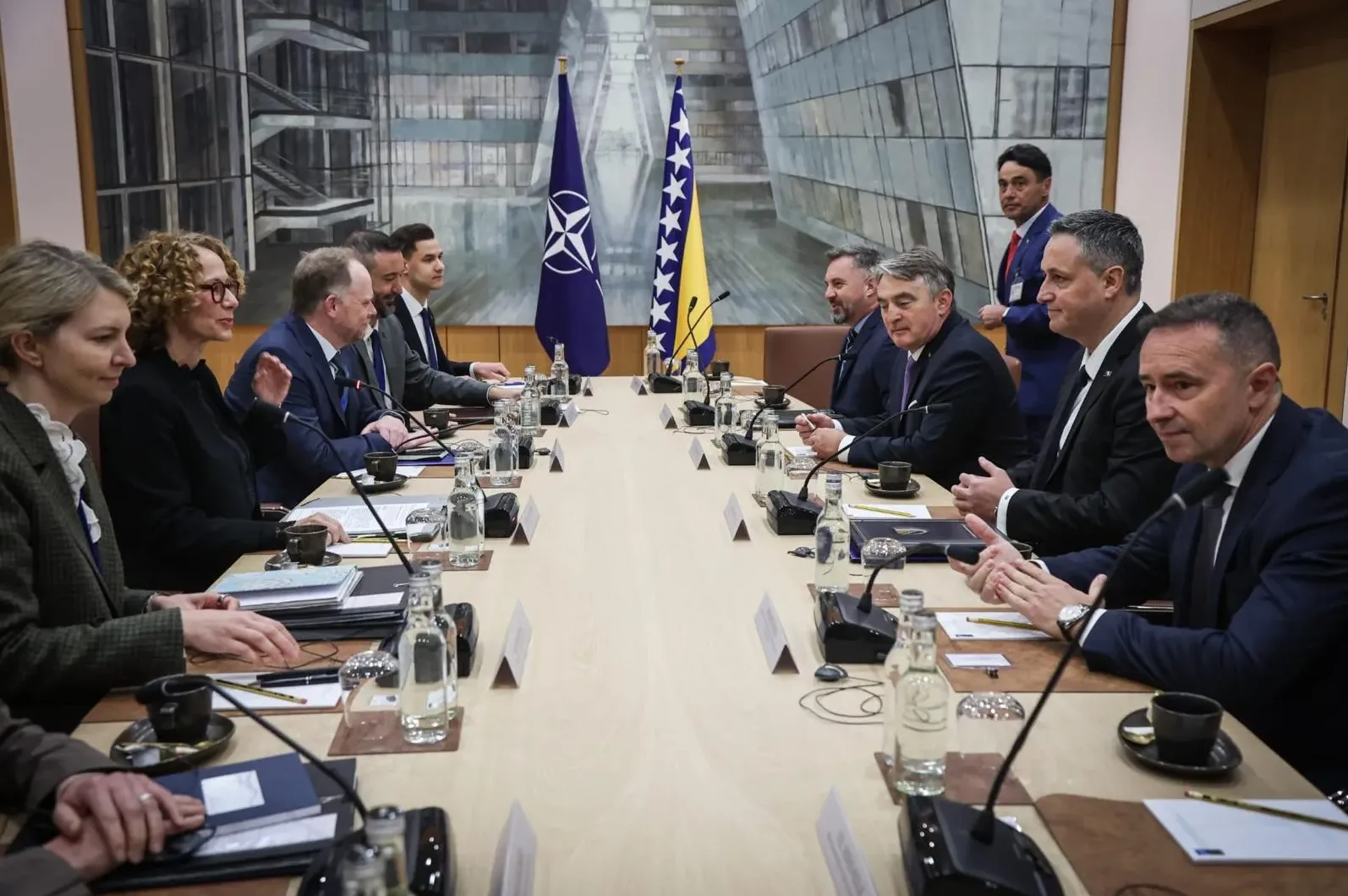 Sastanak predstavnika Bosne i Hercegovine i NATO-a za stolom