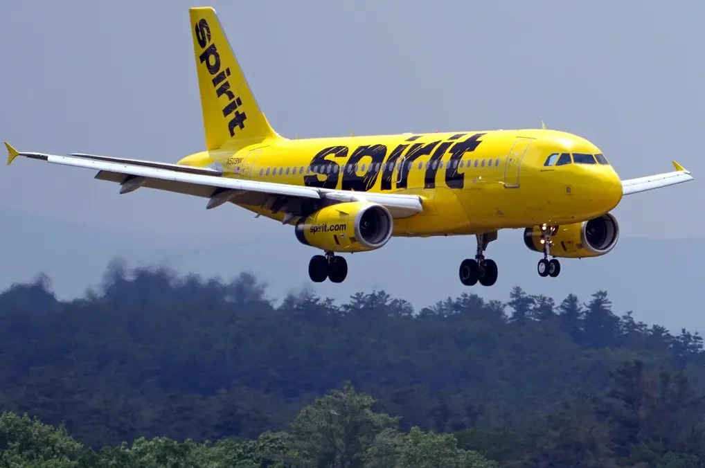 Žuti Spiritov avion koji slijeće