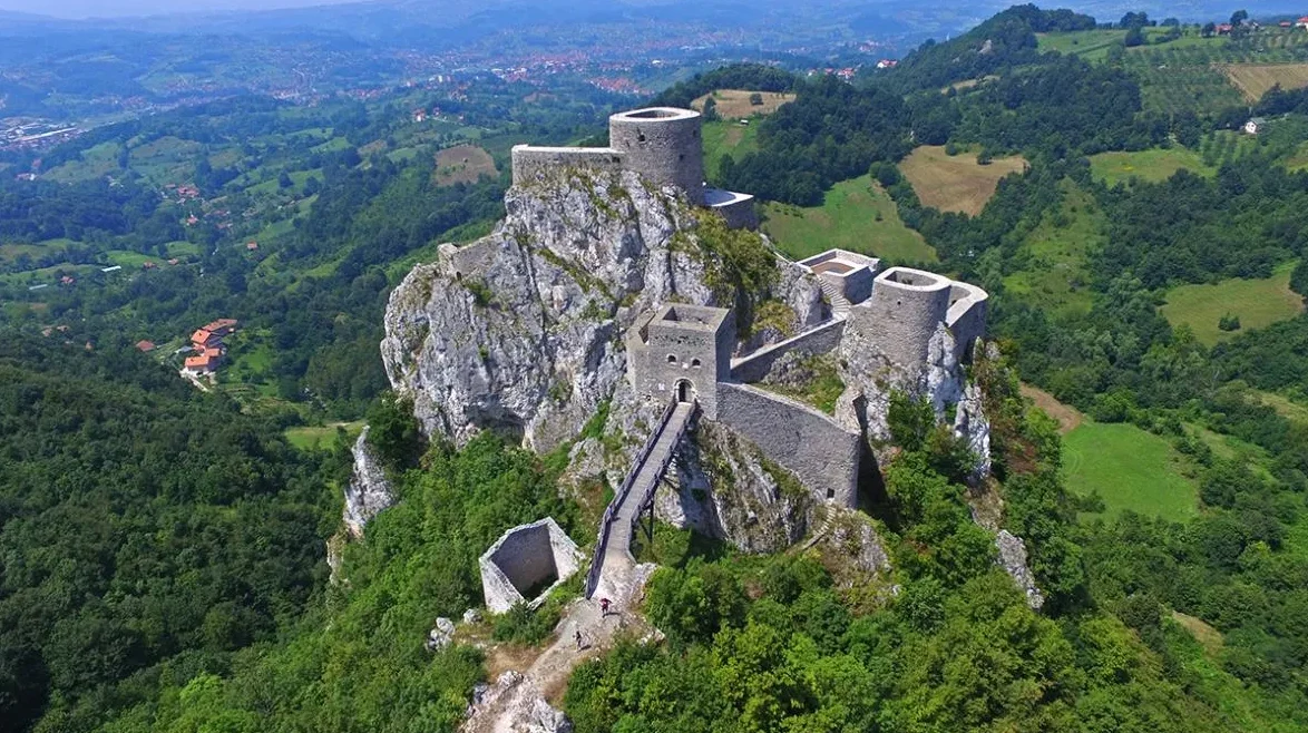 Hitna akcija spašavanja u Srebreniku: Planinar pao sa zida stare tvrđave