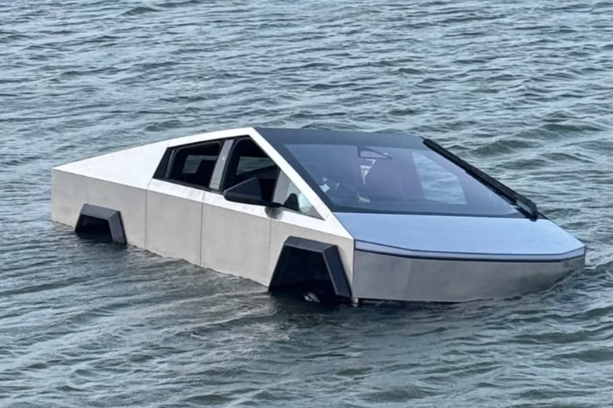 Tesla Cybertruck plovi po vodi
