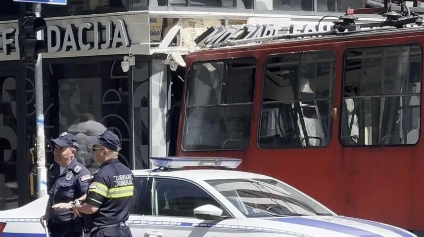 Saobraćajna nesreća sa tramvajem i policijskim vozilom