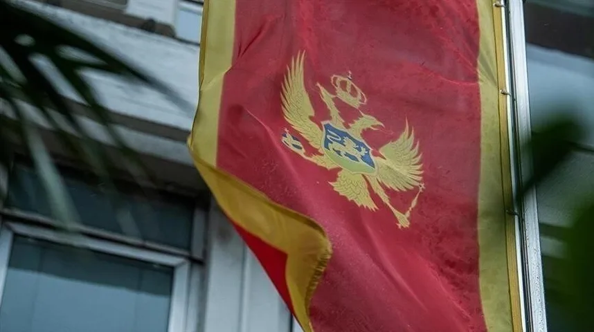 Zastava Crne Gore s dvoglavim orlom