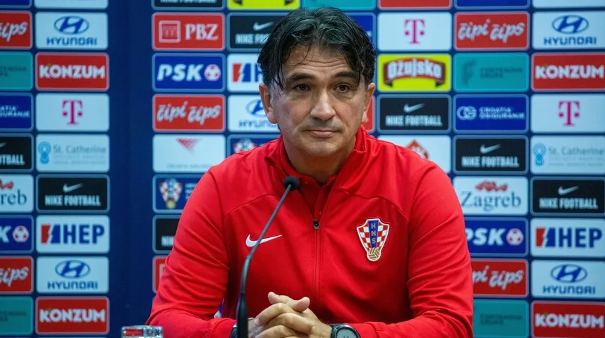 Selektor Hrvatske Zlatko Dalić sjedi za govornicom