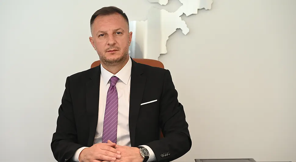 Ćorić: Izetbegović umom ostao u ratnim devedesetim