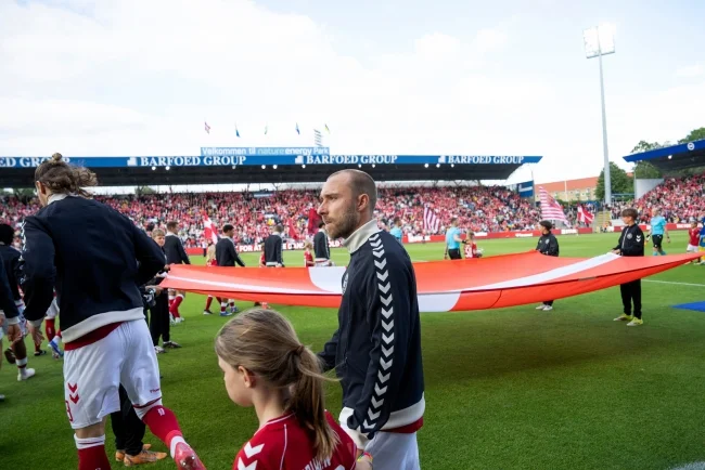 Ljekar danskog tima: Eriksen stabilan, pejsmejker ispravno reagovao Ljekar danskog tima: Eriksen stabilan, pejsmejker ispravno reagovao