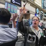 Pad cijena nafte i oscilacije na Wall Streetu: Brent ispod 80 dolara