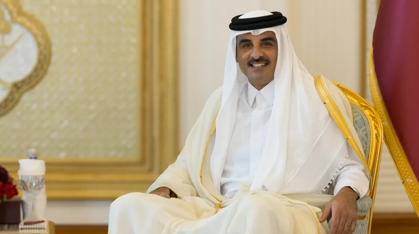 Emir Tamim bin Hamad Al Thani, vladar Katara, sjedi u svečanoj odjeći