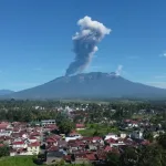 Indonezijski vulkan Marapi ponovo aktivirao erupciju, pepeo se izdiže dva kilometra