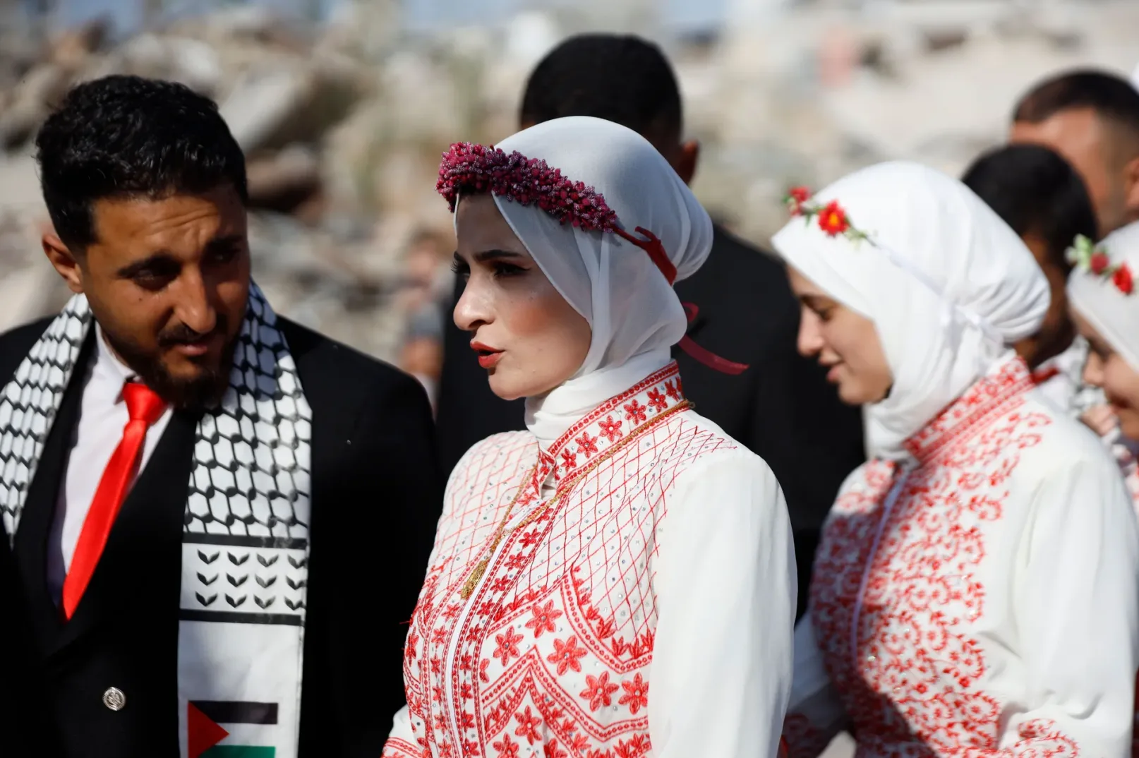 Mladi Palestinci u tradicionalnoj odjeći
