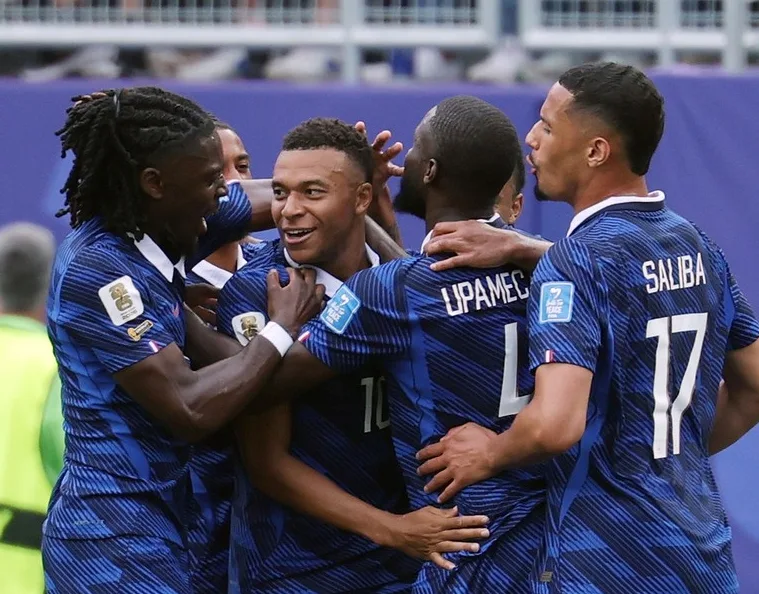 Fudbaleri Francuske slave gol na utakmici
