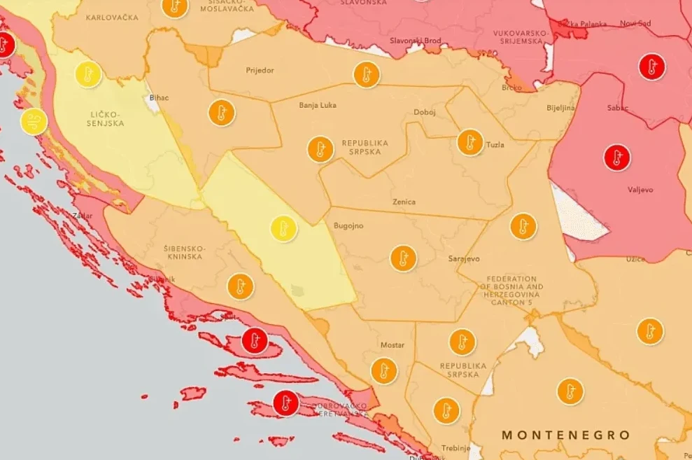 Karta koja prikazuje upozorenja na visoke temperature u Bosni i Hercegovini i Hrvatskoj, sa oznakama gradova poput Sarajeva, Mostara, Banje Luke, Zagreba i Splita, te zonama u crvenoj, narandžastoj i žutoj boji koje ukazuju na stepen opasnosti.