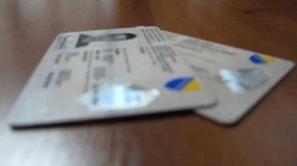 Lična karta sa fotografijom i podacima