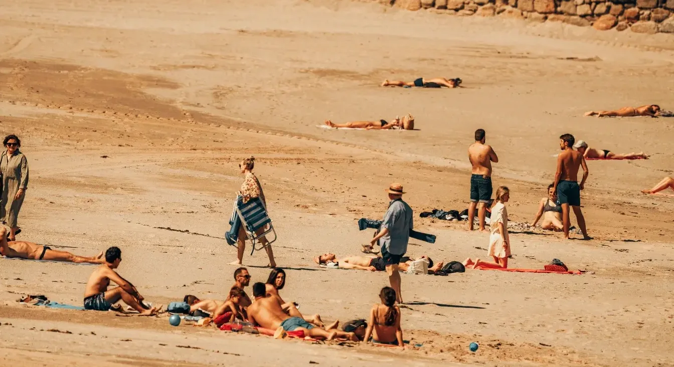 Rekordne vrućine u Britaniji: Temperature prešle 34, škole zatvorene