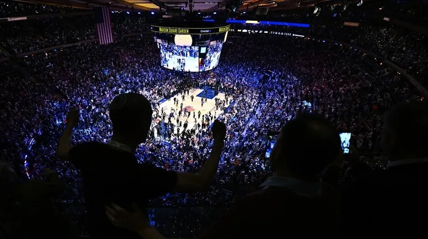 Navijači u Madison Square Gardenu slave