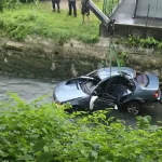 Nsreća u Bihaću: BMW završio u kanalu, vozač nije preživio