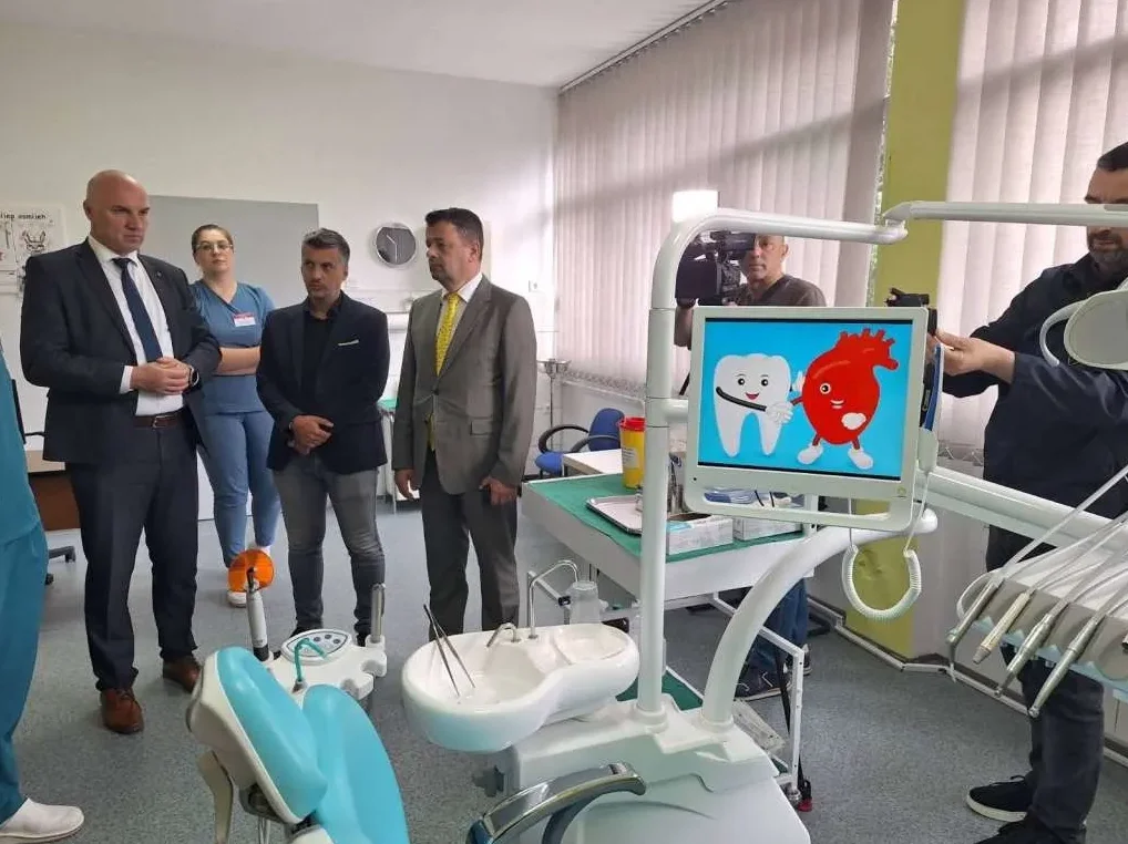 Ministar Hurtić obišao Dom zdravlja Kladanj: 78.000 KM za zdravlje Roma