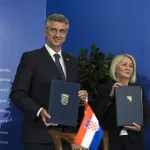 Krišto i Plenković potpisali ugovor: Olakšan saobraćaj na granicama