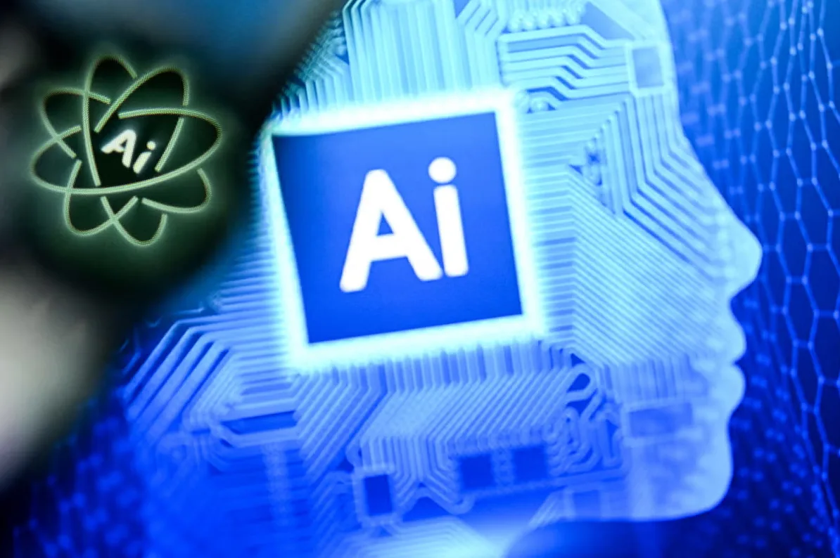 Grafički prikaz koncepta umjetne inteligencije, sa stilizovanom ljudskom glavom sačinjene od elektronskog kola i logom "AI" u sredini.