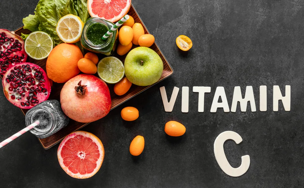 Zdravi plodovi bogati vitaminom C, uključujući nar, grejpfrut, narandžu, limetu, limun, kumkvat, zelenu jabuku i svježe cijeđeni sok od povrća.