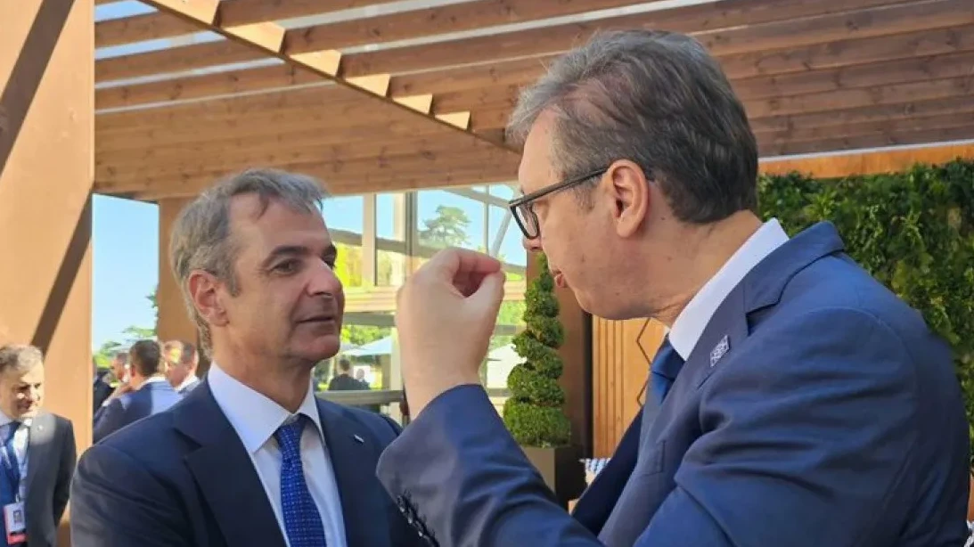 Aleksandar Vučić i Kyriakos Mitsotakis razgovaraju