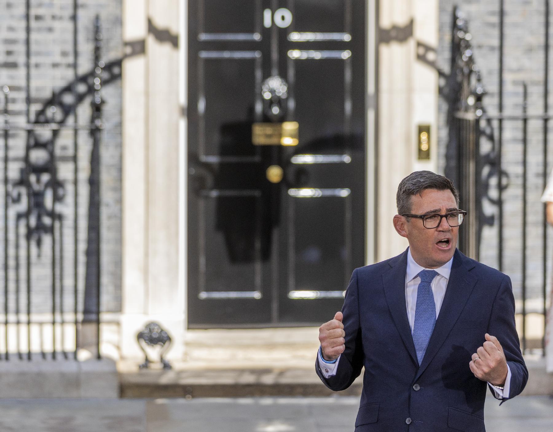 Burnhamov novi kabinet: Healey kancelar, Miliband vanjski poslovi