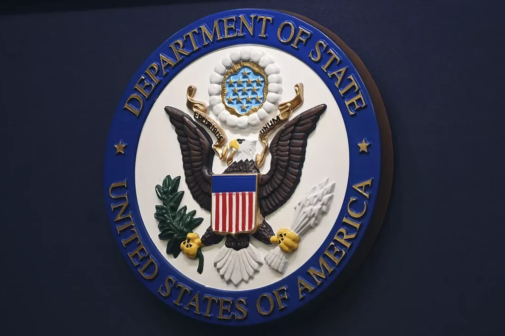 Grb Stejt departmenta Sjedinjenih Američkih Država sa orlom, štitom i zvijezdama.