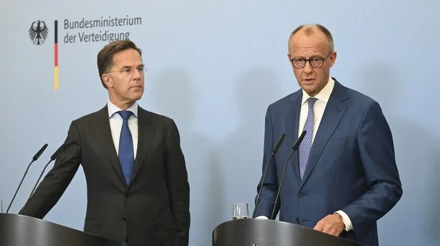 Mark Rutte i Boris Pistorius na konferenciji za štampu ispred Ministarstva odbrane Njemačke