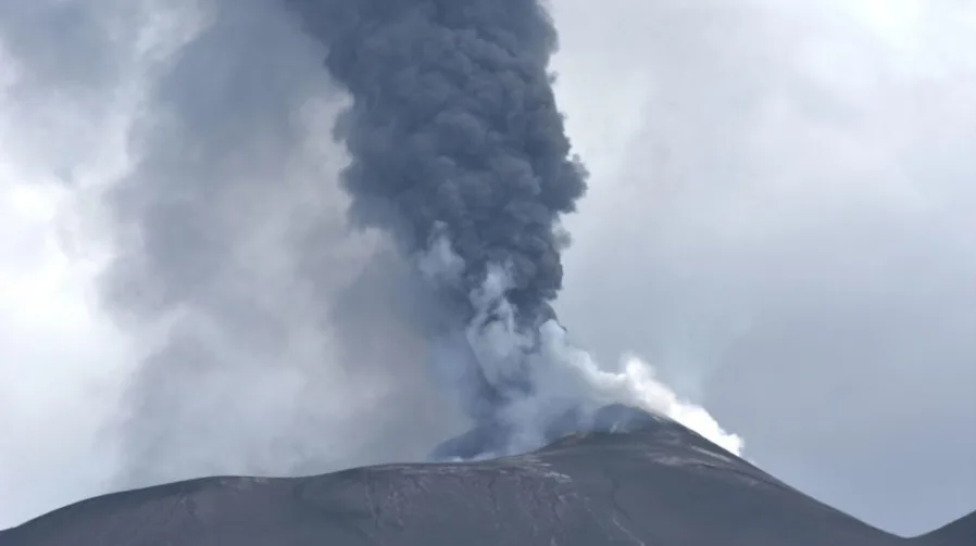 Dim iz vulkana Etna u Italiji