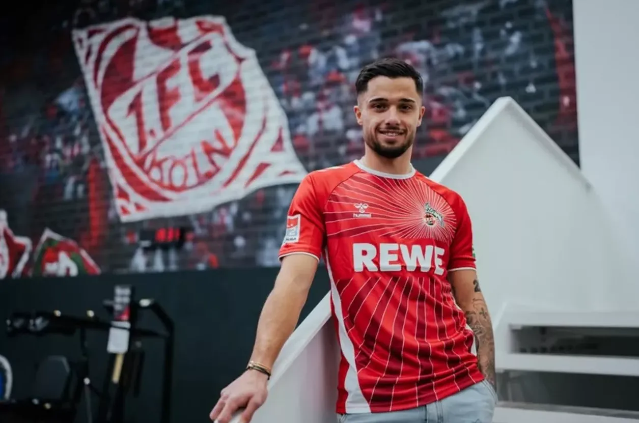 Fudbaler Deni Šimić u crvenom dresu 1. FC Köln