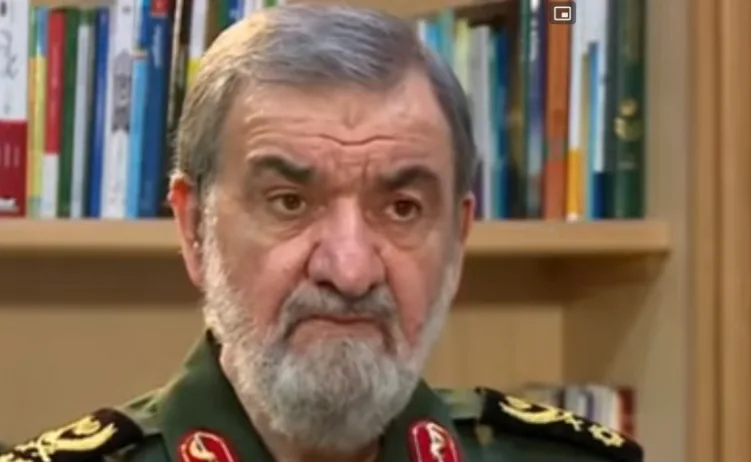 Portret generala sa sijedom bradom i brkovima u tamnoj vojnoj uniformi.
