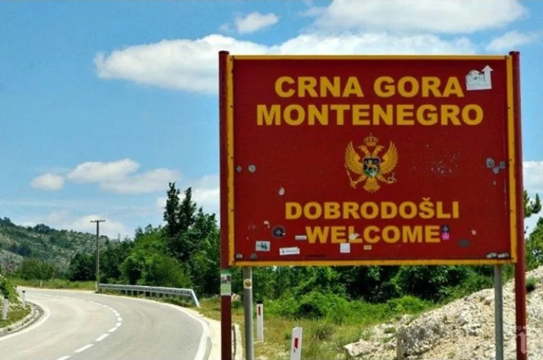 Putokaz dobrodošlice u Crnu Goru sa grbom države.