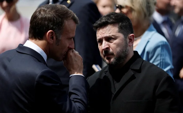 Emmanuel Macron i Volodymyr Zelensky razgovaraju
