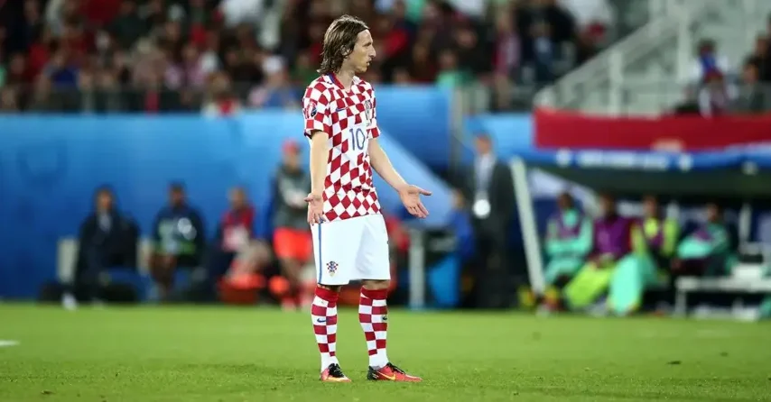 Fudbaler Luka Modrić u dresu Hrvatske na terenu