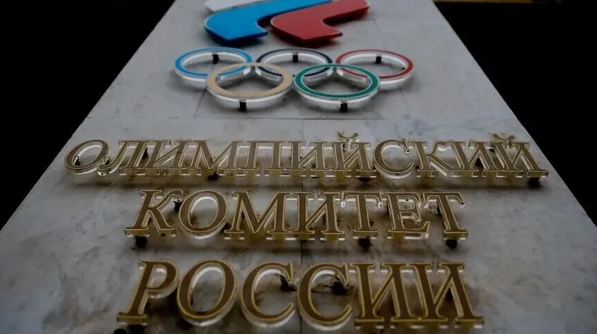 Olimpijski komitet Rusije natpis sa pet olimpijskih krugova u pozadini