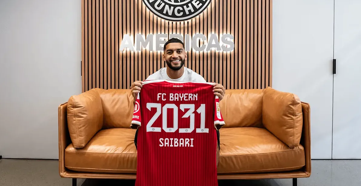 Fudbaler državi dres FC Bayern sa brojem 2031 i prezimenom Saibari