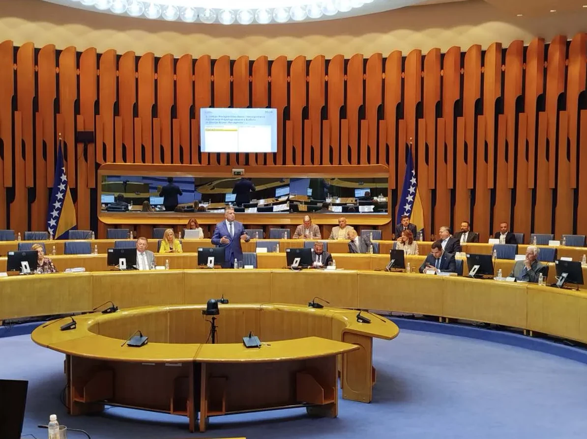 Predsjedavajući govori na sjednici Parlamentarne skupštine Bosne i Hercegovine