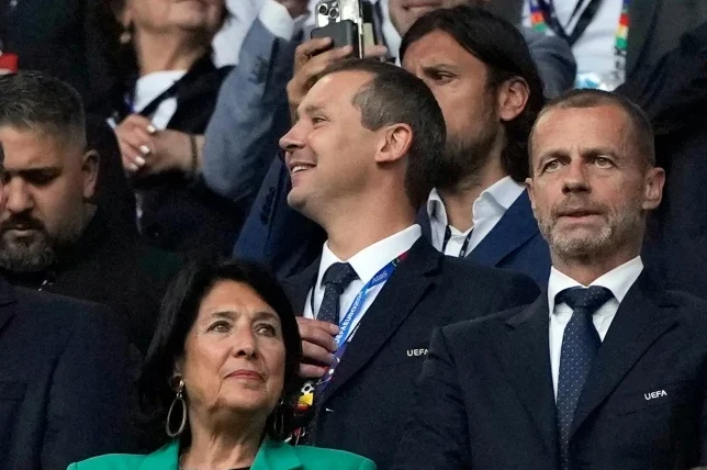 Aleksander Čeferin i Nana Aleksandria na UEFA-inoj utakmici.