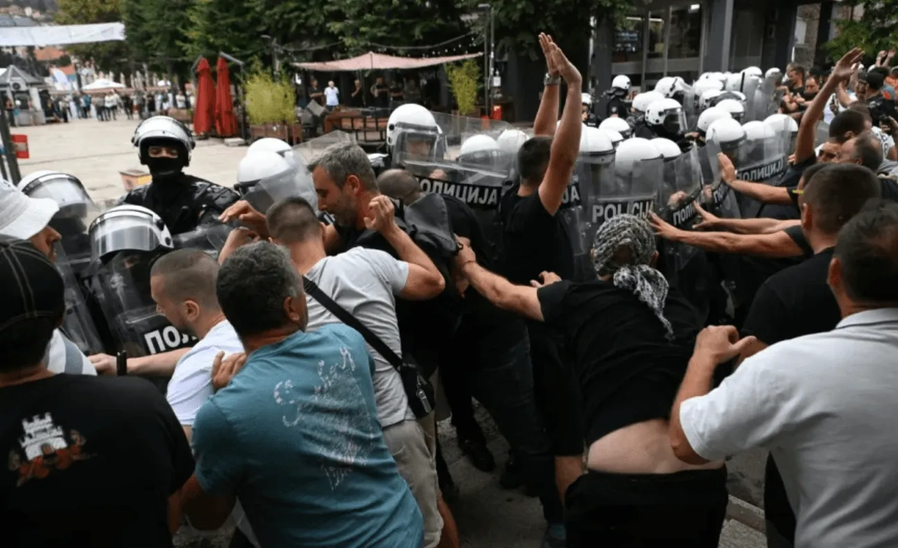 Napetost u Užicu: Sukobi prije i poslije skupa SNS-a, Vučić se obratio pristalicama