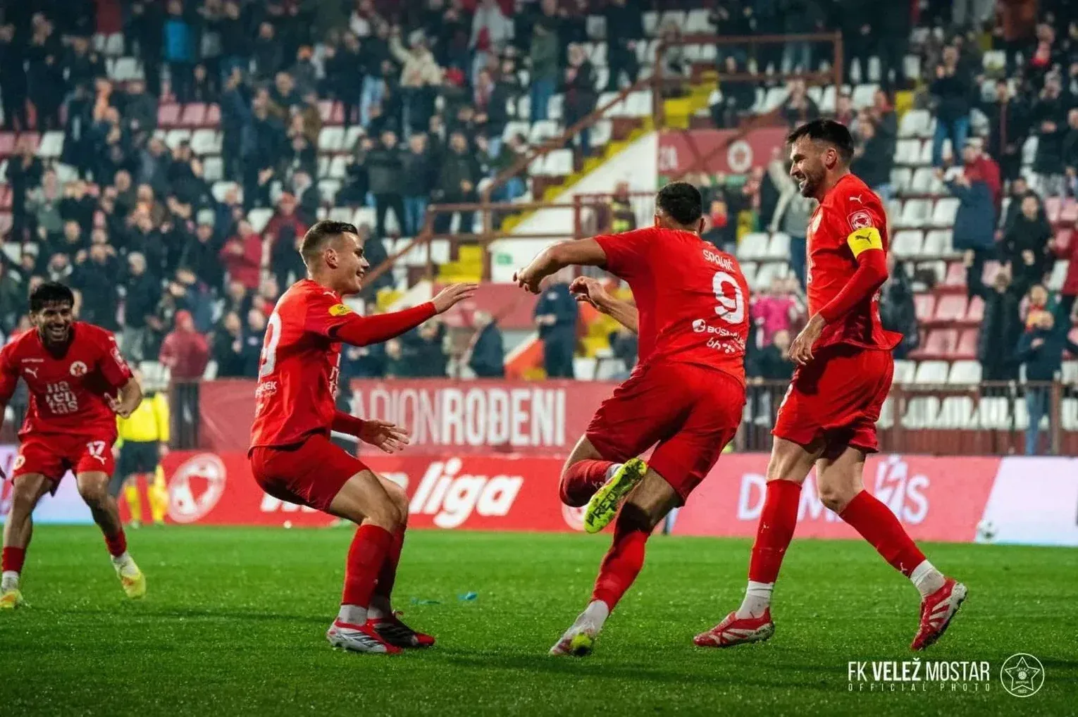 Armin Spahić slavi gol za Velež