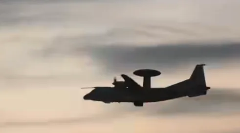 Avion za rano upozorenje i nadzor u letu