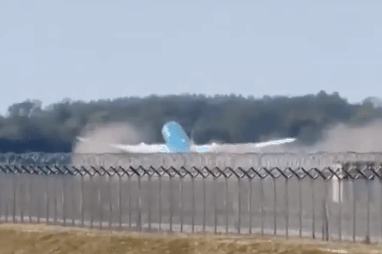 Avion Boeing 787 udario repom.